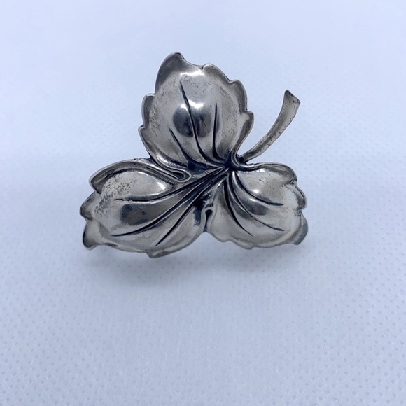 JEWELART SIGNED STERLING SILVER BROOCH - Picture 2 of 6